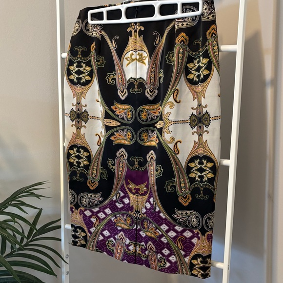 Vince Camuto Elegant Black and Purple Patterned Skirt - Picture 7 of 10